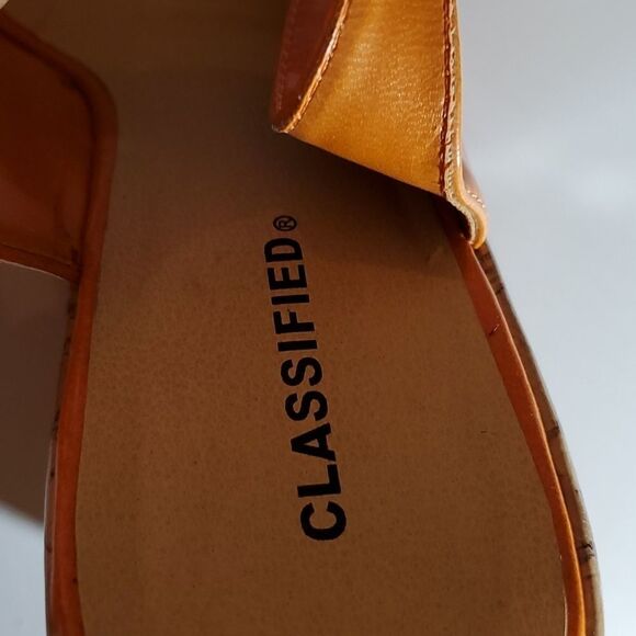 CLASSIFIED WOMEN"S WEDGE STYLE OPEN TOE SANDAL - Picture 12 of 16